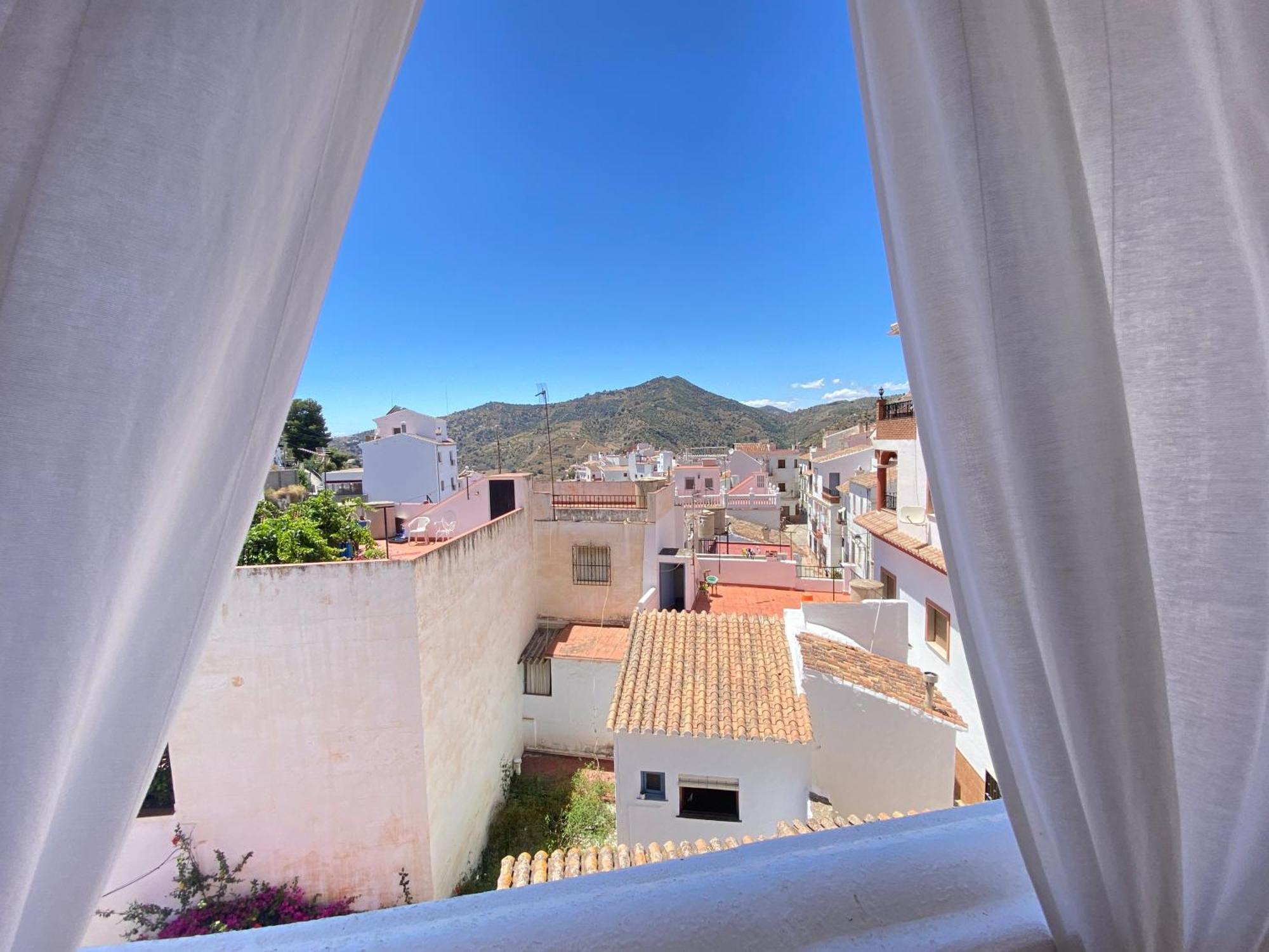 Casa Miguel - 3 Beautiful Apartments Availabe Sayalonga Kültér fotó